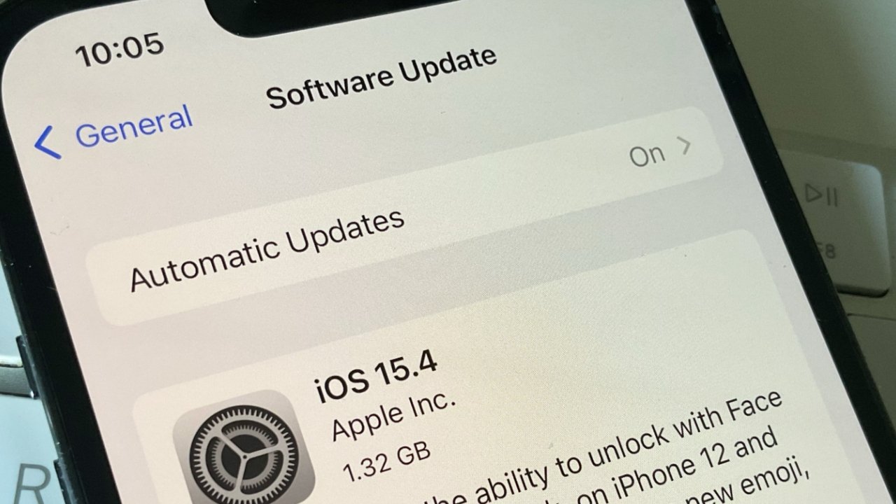 Apple responds to iOS 15.4 battery drain complaints